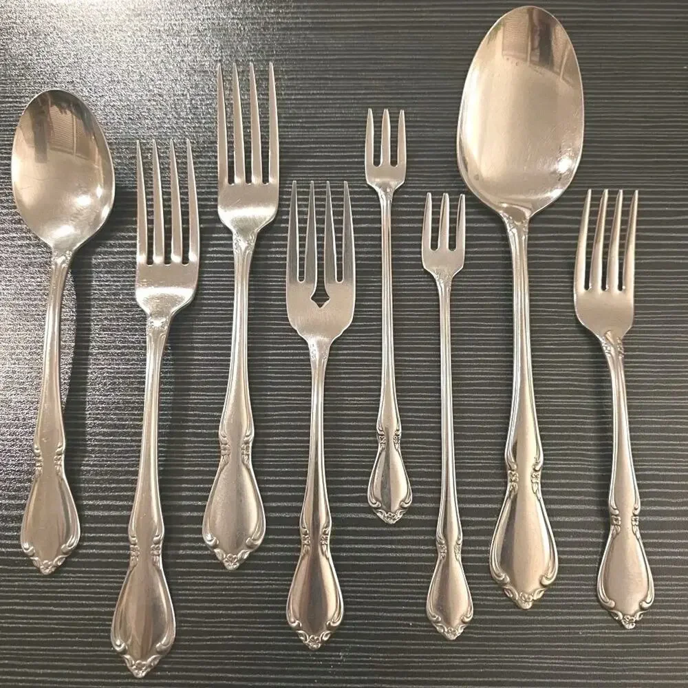 CHATEAU Oneida Silver Stainless Oneidacraft Deluxe Glossy‎ Flatware Bundle